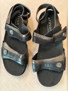 Aravon by New Balance Leather Black & Gold Adjustable Velcro Comfort Sandals